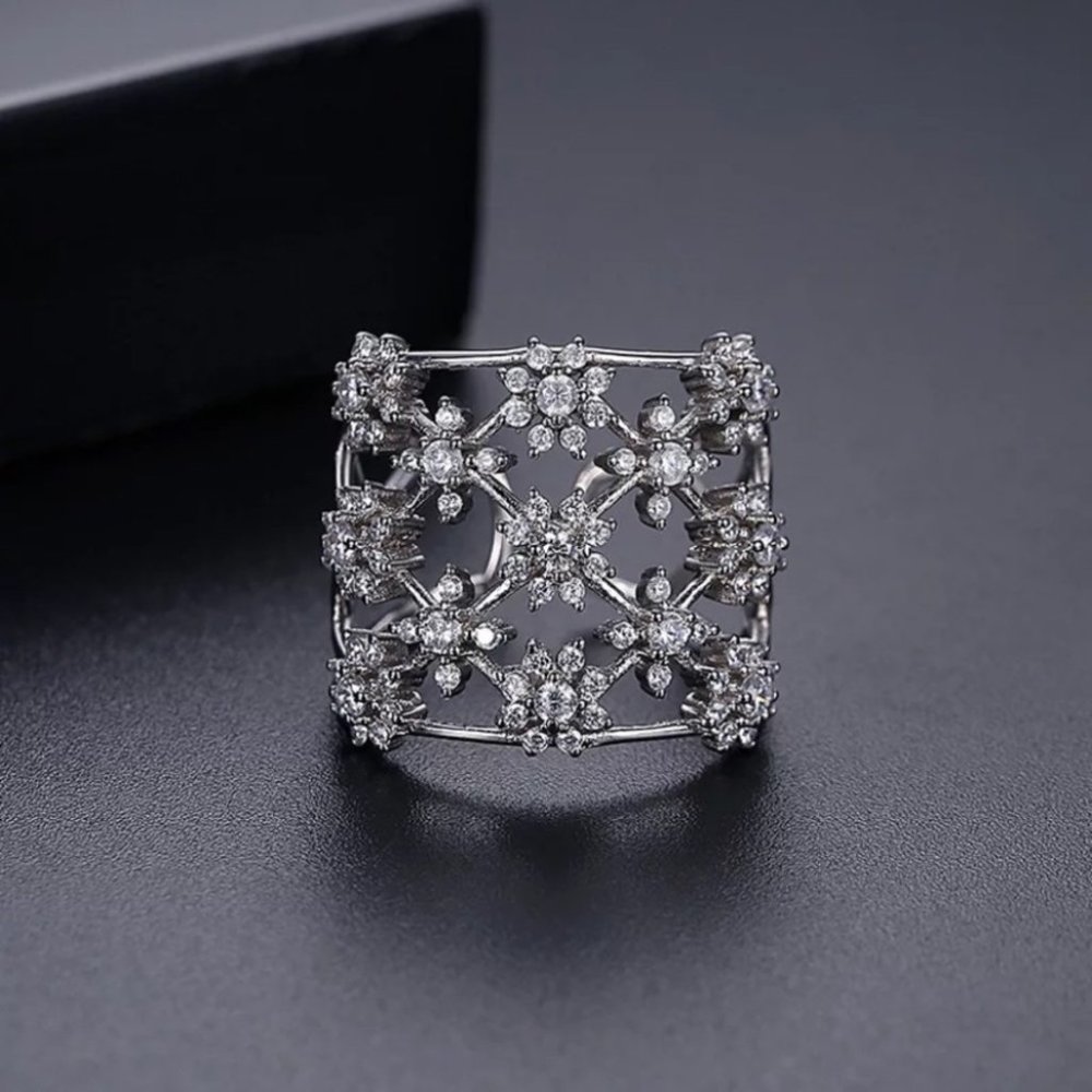 New Resizable Cocktail Flower Silver & Gold Rings - Picture 4 of 6